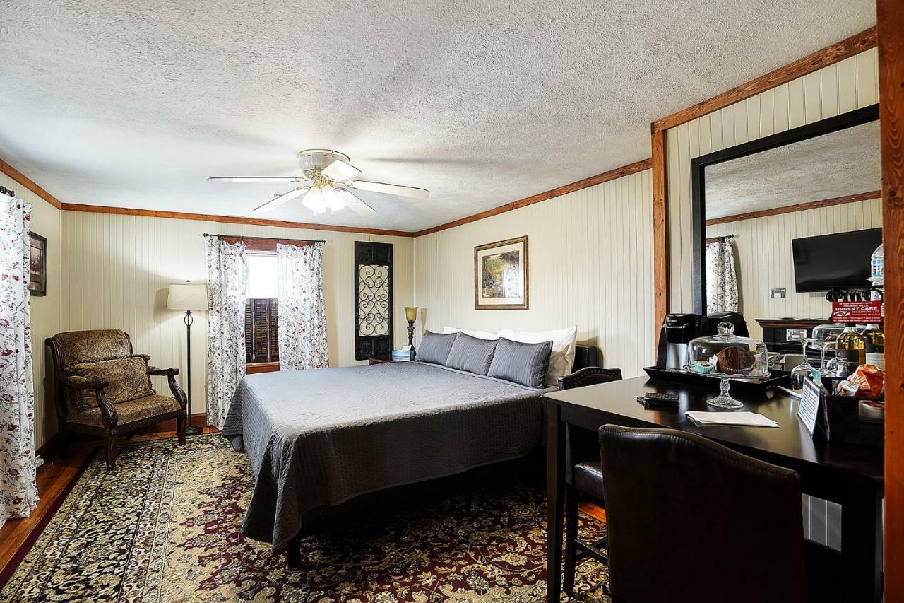 Hocking Hills Inn Logan Exteriör bild